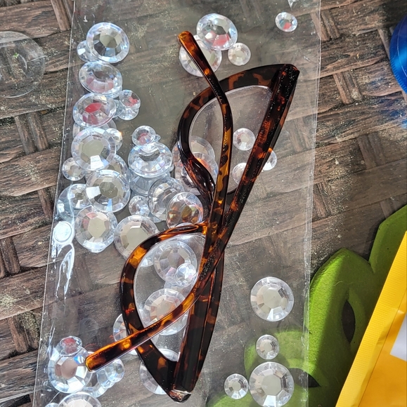 A. J. Morgan reading glasses - Picture 5 of 9